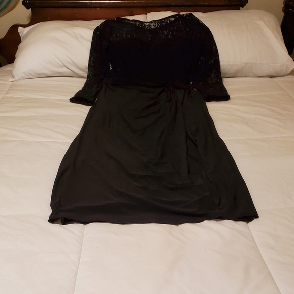 Black Lace Top Evening Gown - Picture 3 of 6